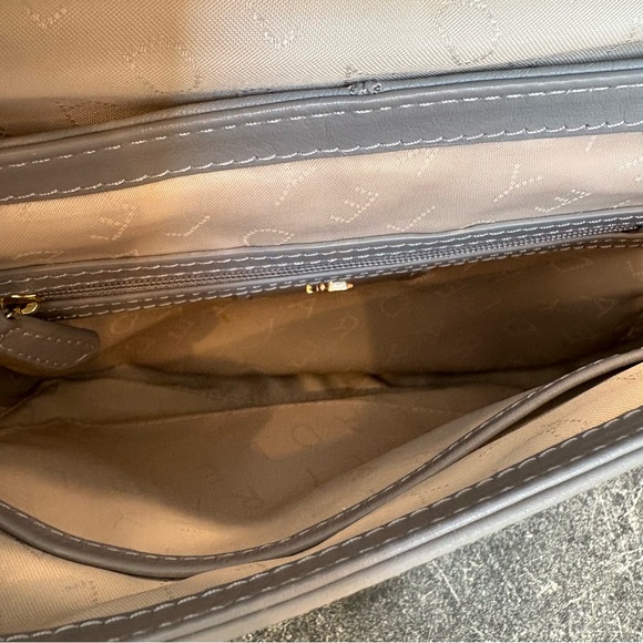 Radley London Light Grey Leather
Crossbody Bag - Picture 5 of 10